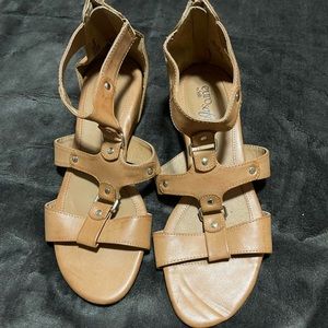Euro soft tan sandals size 9